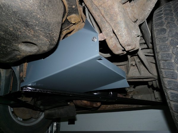 subaru-libero-kryt-motoru-levy